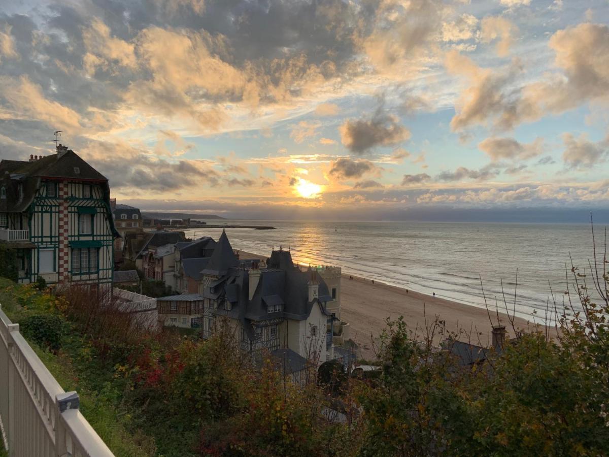 Trouville, Renove Avec Grande Terrasse Au Calme